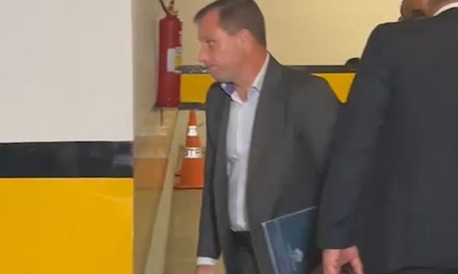Moraes autoriza viagem de Mauro Cid para São Paulo
