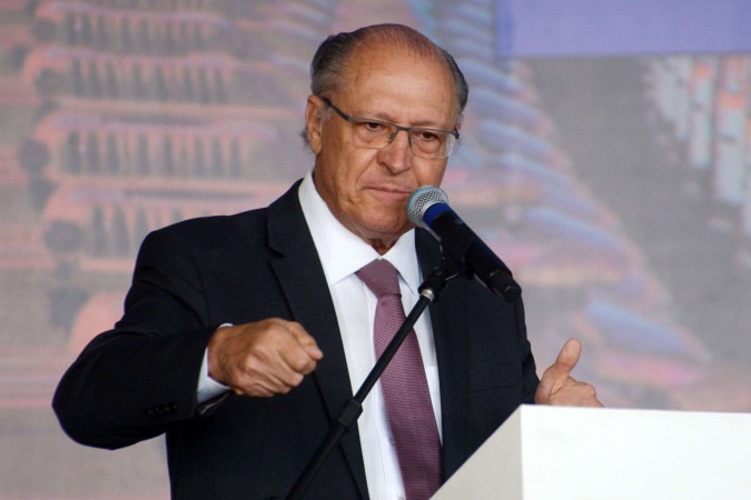 Brasil amanhece em alerta com possível tarifaço dos EUA anunciado por Trump