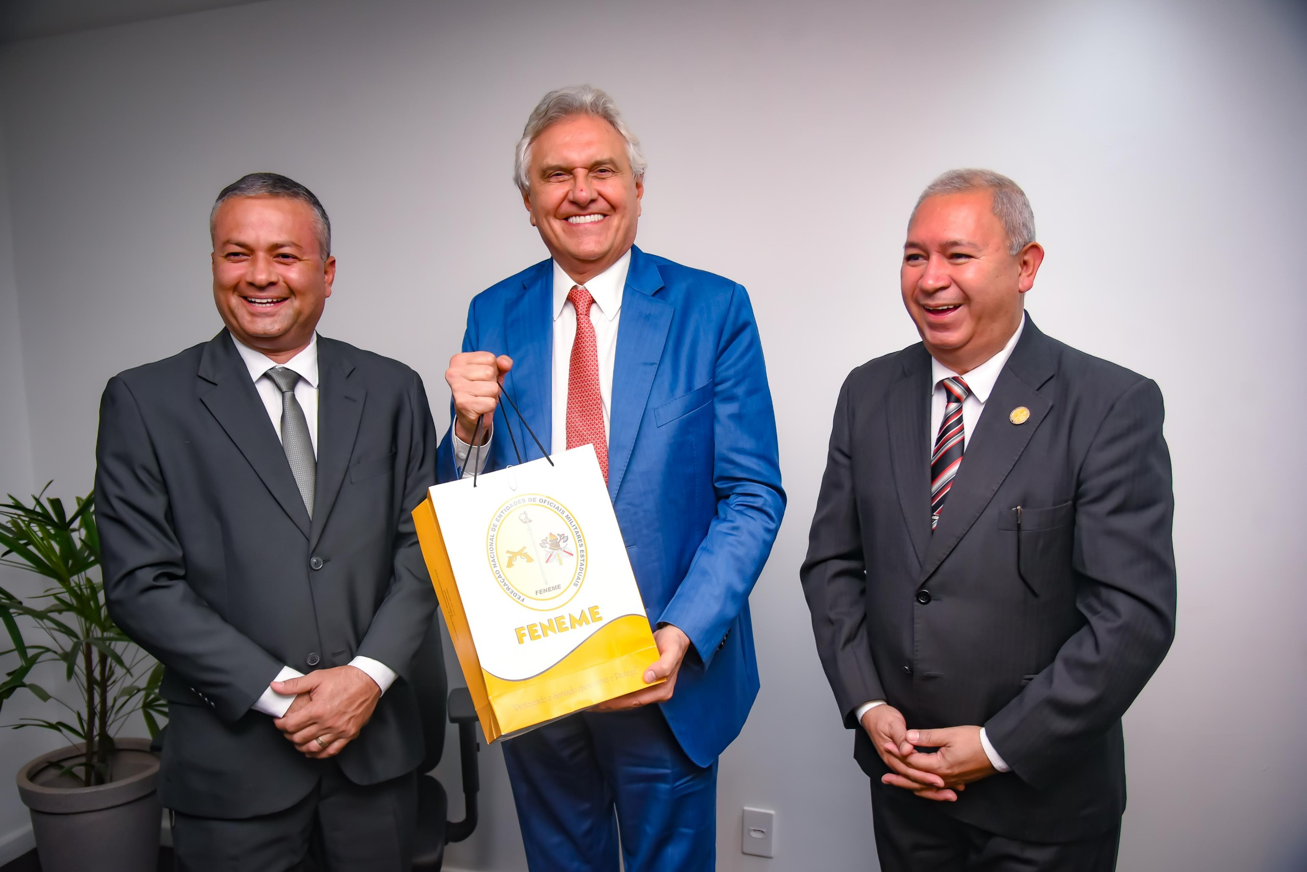 Ronaldo Caiado é homenageado por entidades nacionais de segurança pública em Brasília