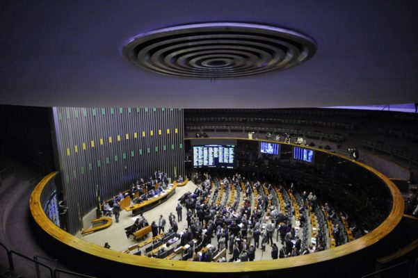 Brasil reage a Trump: Senado aprova PL de retaliação com apoio de governo e ruralistas