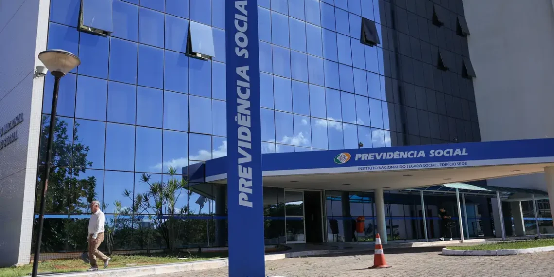 Fraudes do INSS: projeto propõe fim de descontos automáticos e novas regras para empréstimos