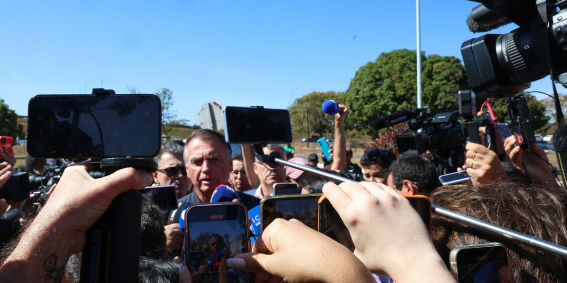 Tornozeleira de Bolsonaro divide reações políticas; oposição comemora, aliados repudiam