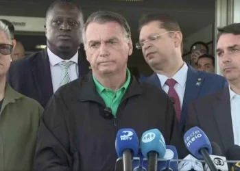 Bolsonaro rebate denúncia da PGR e critica possível detenção de Eduardo nos EUA