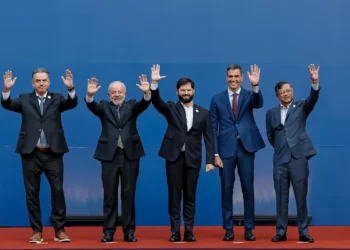 Presidentes se reúnem no Chile e firmam pacto em defesa da democracia