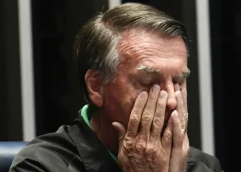 Medidas cautelares contra Bolsonaro: STF cita atentado à soberania e novos crimes no processo