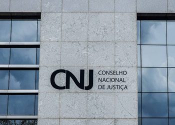 CNJ aumenta quadro de juízes auxiliares e paga milhões em penduricalhos, diz jornal