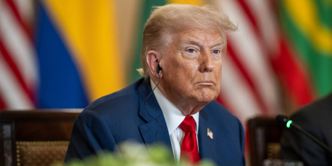 Dito e Feito : Trump eleva tarifa sobre produtos do Brasil para 50% e acusa governo Lula de ameaçar segurança dos EUA