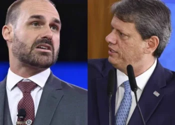 Tarifa de Trump: Eduardo Bolsonaro ataca postura de Tarcísio e acusa ‘subserviência servil’ às elites