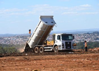 Decisão judicial alerta para risco de colapso na coleta de lixo em Goiânia