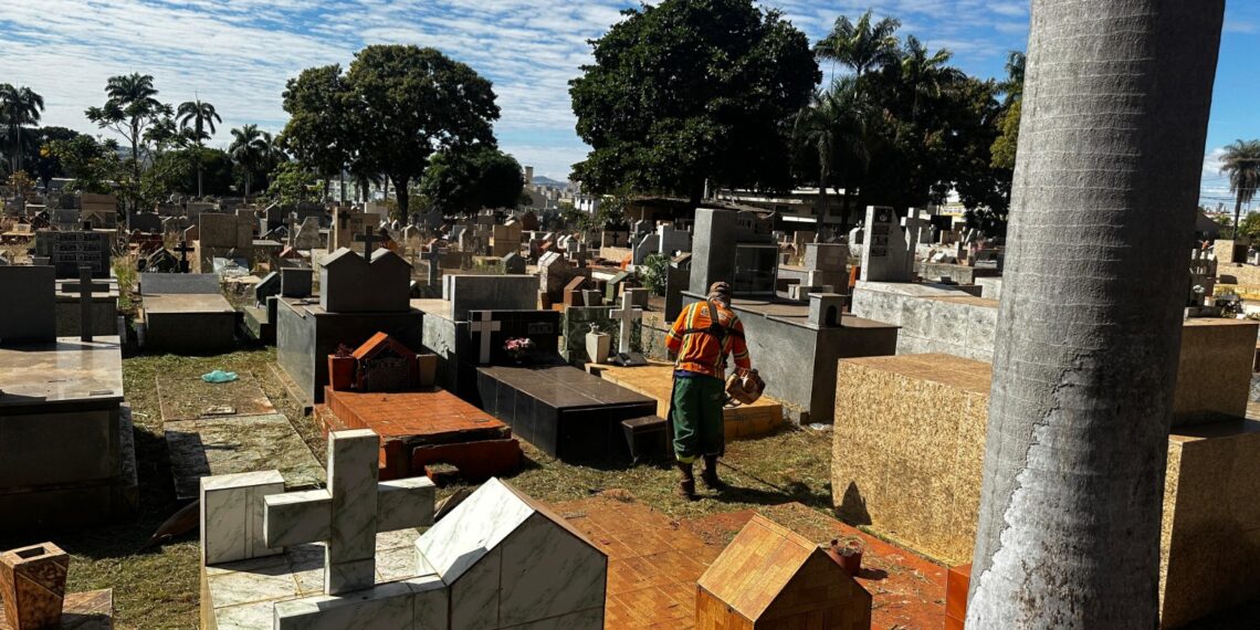Prefeitura inicia força-tarefa de limpeza nos cemitérios municipais de Goiânia