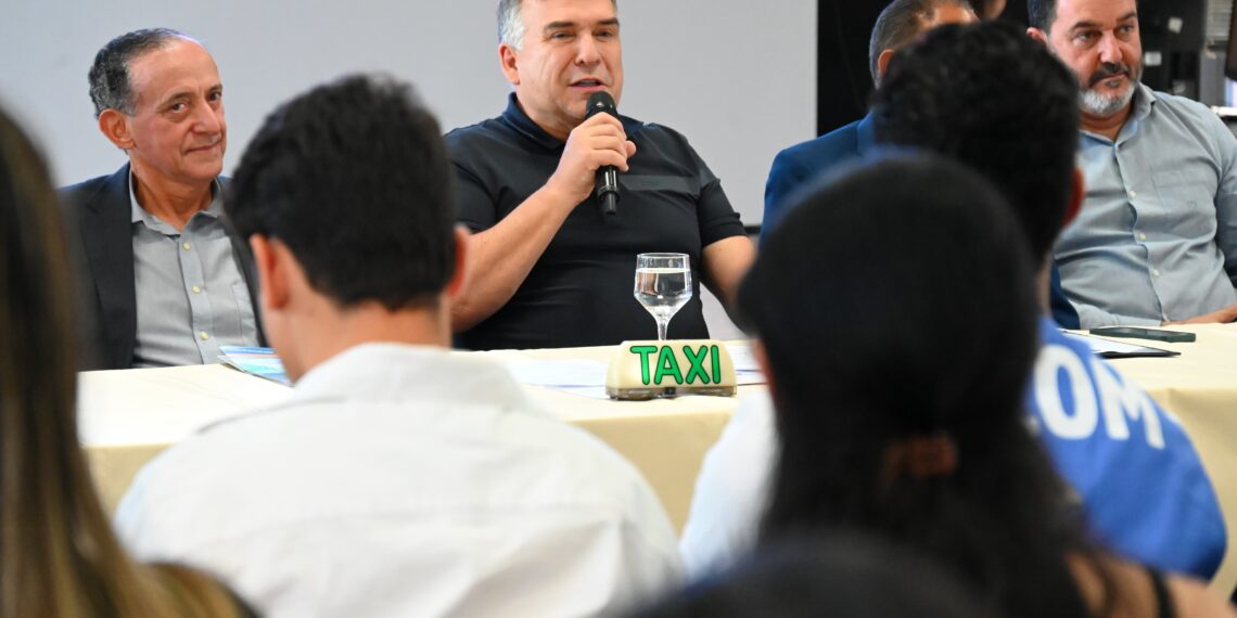 Mabel oficializa prorrogação para regularização de táxis em Goiânia