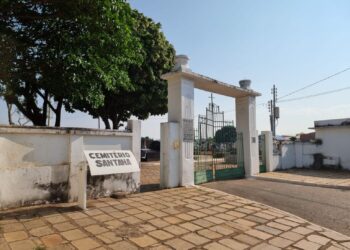 Prefeitura de Goiânia notifica responsáveis por jazigos abandonados nos cemitérios Parque e Santana