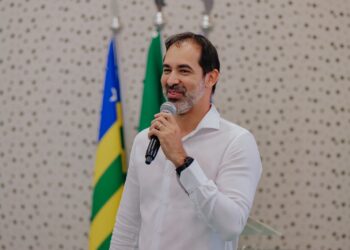 Fernando Pellozo mantém ampla aprovação popular seis meses após início do segundo mandato