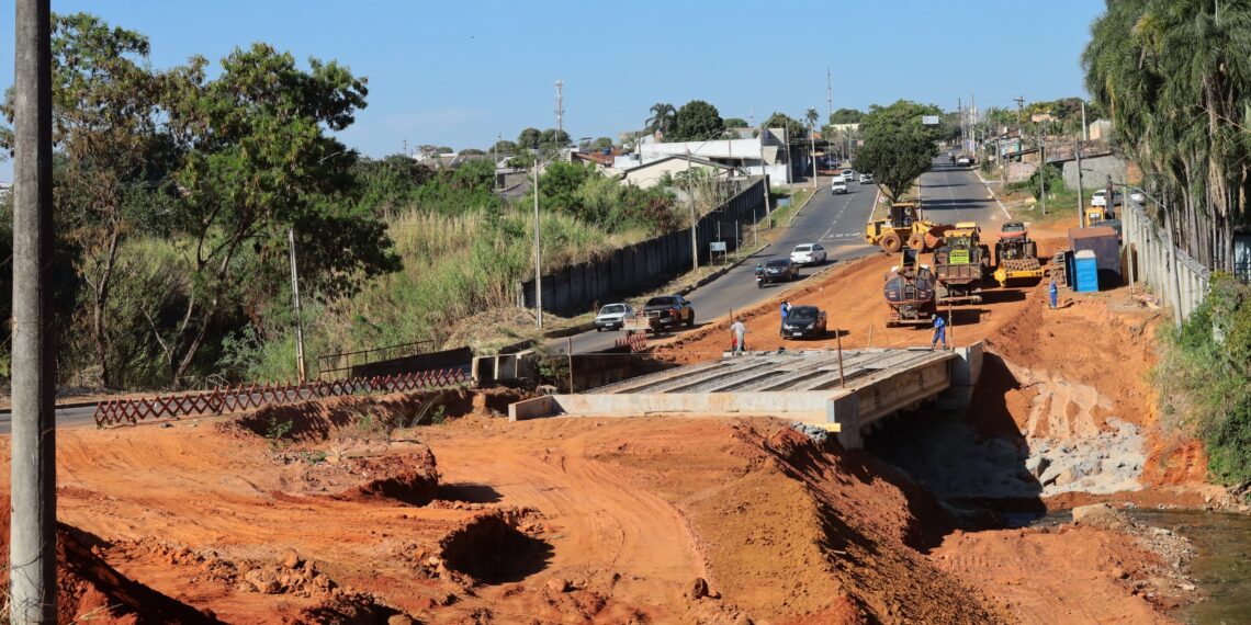 Aparecida avança na duplicação da ponte sobre o córrego Tamanduá