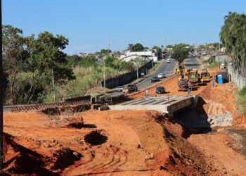 Aparecida avança na duplicação da ponte sobre o córrego Tamanduá