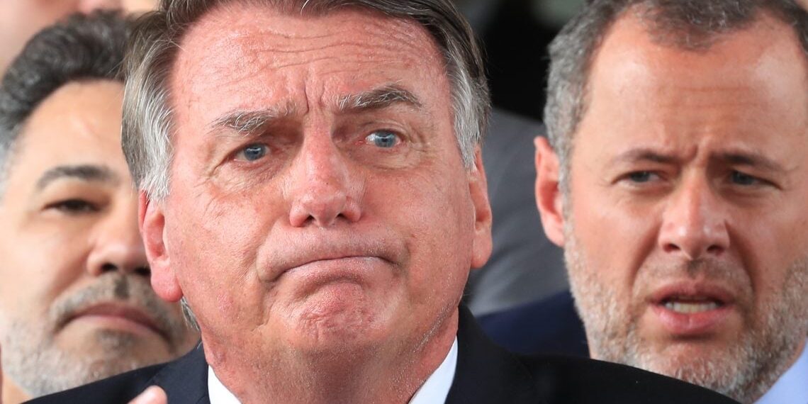 O que criminalistas dizem sobre decisão de Moraes contra Bolsonaro