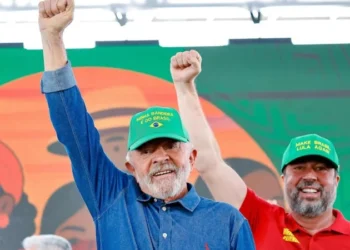 Presidente chama bolsonaristas de “sem-vergonha” por apoio a exigências dos EUA