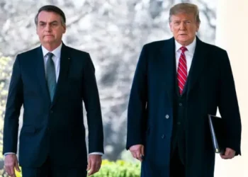 Trump defende Bolsonaro e critica processo judicial no Brasil