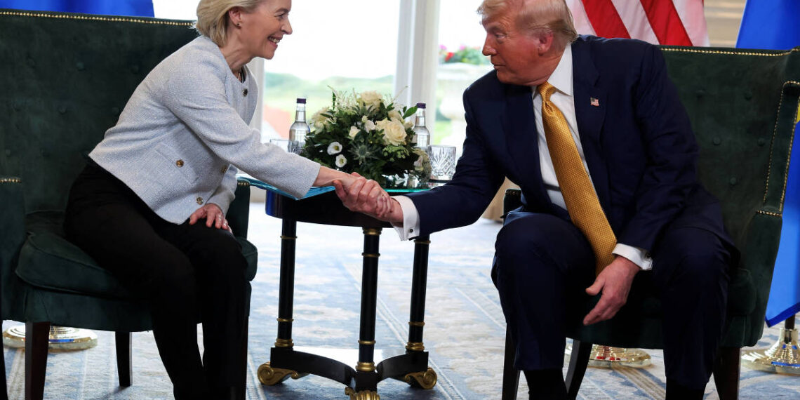 EUA e União Europeia firmam acordo comercial com tarifa de 15% e promessa de investimentos bilionários