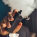 Cigarros eletrônicos: os riscos à saúde e o impacto crescente entre os jovens