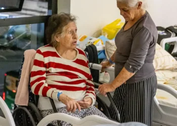 Estudo global aponta que desigualdade social acelera envelhecimento cerebral