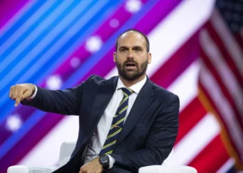 Eduardo Bolsonaro vira porta-voz de Trump e ameaça “caos” no Brasil