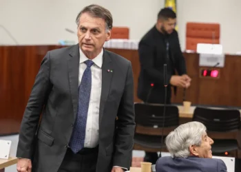 Defesa de Bolsonaro recorre de prisão domiciliar, alegando inexistência de descumpriento de cautelar
