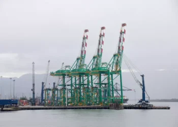 Tarifas dos EUA sobre produtos brasileiros ameaçam renda e empregos, aponta FIEMG