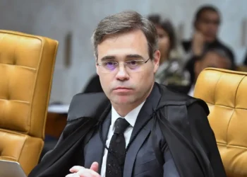 Ministro André Mendonça critica ativismo judicial e defende respeito à magistratura