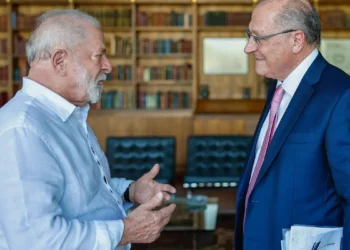 Governo anuncia pacote emergencial para enfrentar tarifa de 50% imposta pelos EUA