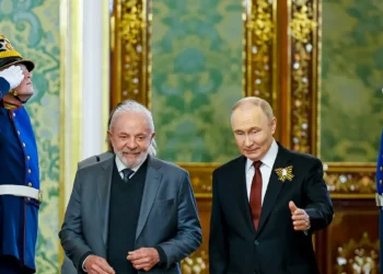 Lula e Putin discutem paz na Ucrânia e relações bilaterais em conversa por telefone