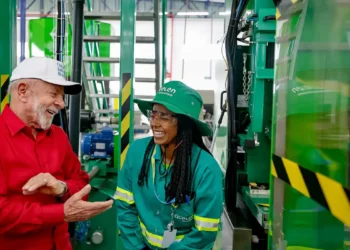 Lula inaugura centro de biocombustíveis em Minas Gerais