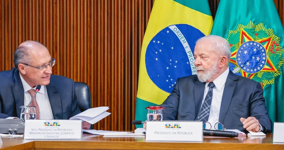 Governo adia pacote de compensação ao tarifaço dos EUA para próxima semana