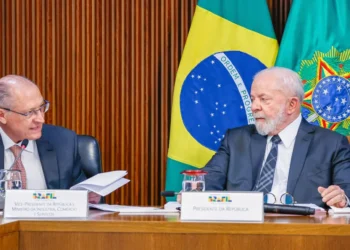 Governo adia pacote de compensação ao tarifaço dos EUA para próxima semana