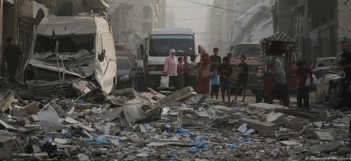 Israel intensifica ofensiva em Gaza enquanto Netanyahu avalia plano para ocupar cidade