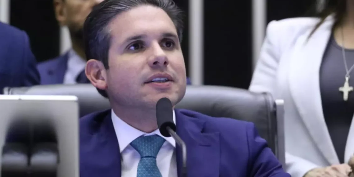Hugo Motta descarta apoio a anistia ampla para réus do 8 de janeiro e defende revisão de penas