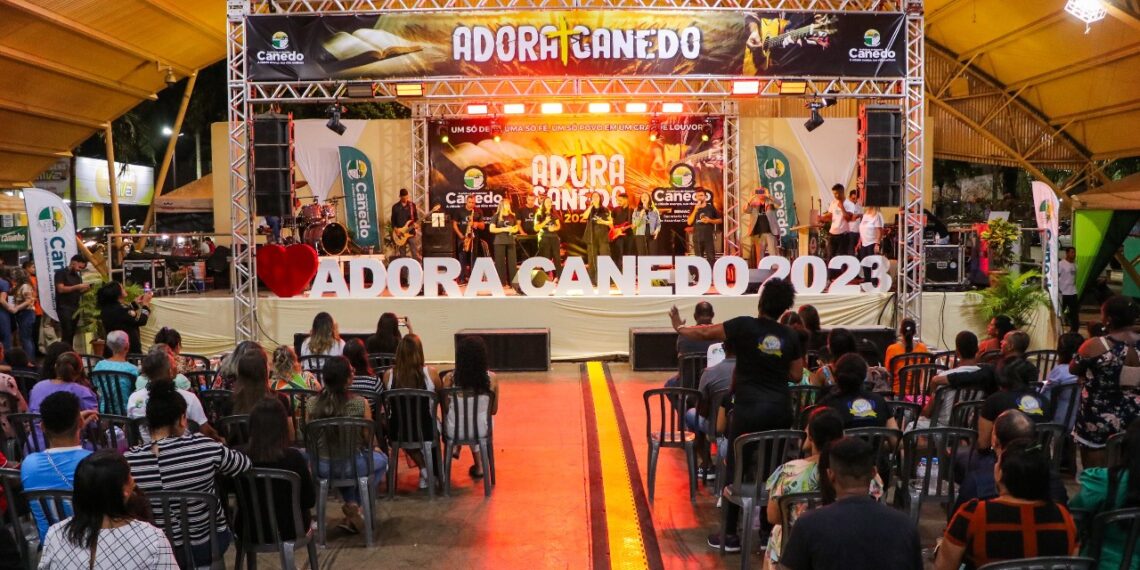 Adora Canedo 2025 reúne fiéis em noite de louvor e celebração comunitária