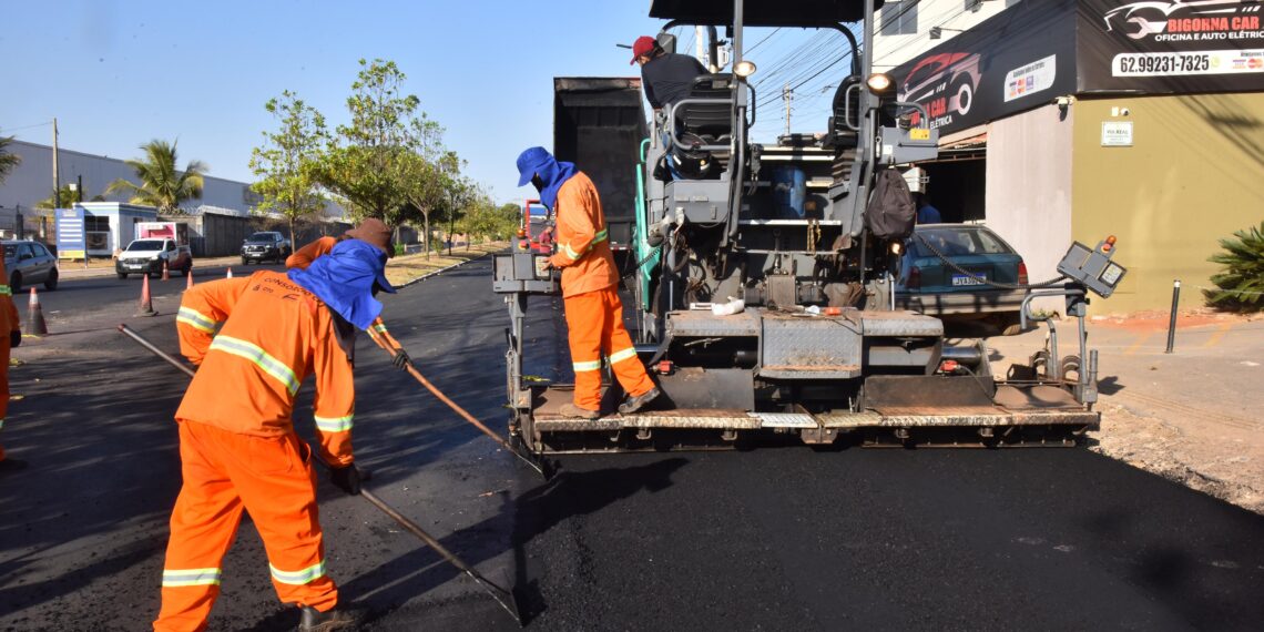Aparecida intensifica obras de recapeamento em 11 bairros com apoio do Governo de Goiás