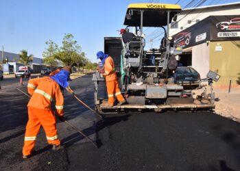 Aparecida intensifica obras de recapeamento em 11 bairros com apoio do Governo de Goiás
