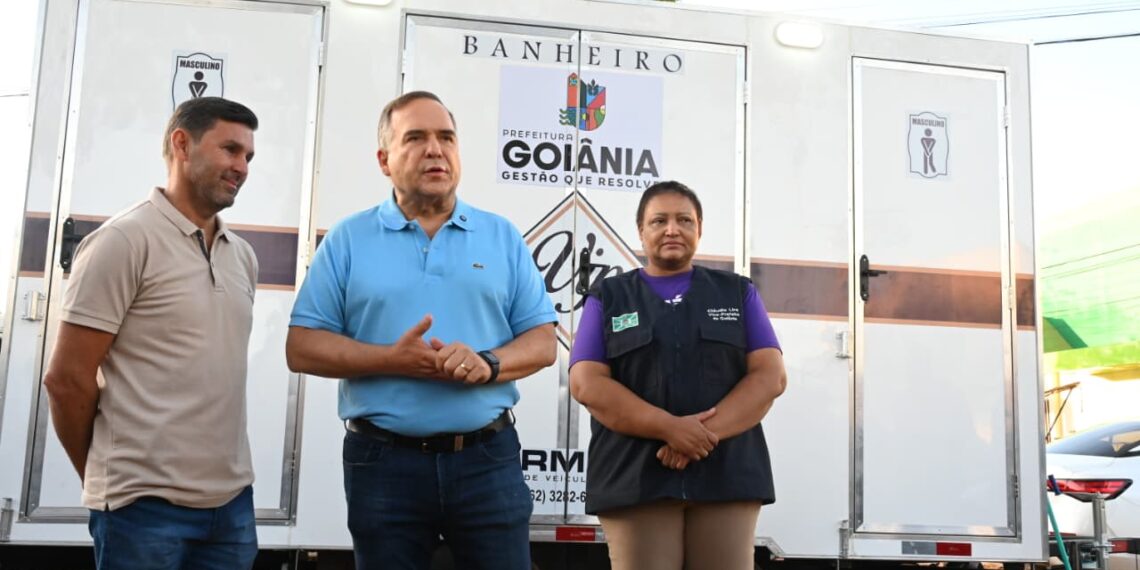 Feiras de Goiânia recebem banheiros móveis com estrutura moderna e acessível