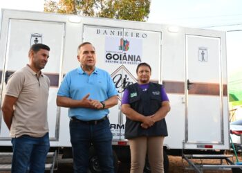 Feiras de Goiânia recebem banheiros móveis com estrutura moderna e acessível