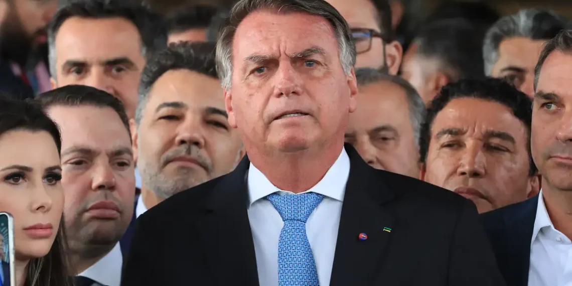 PGR defende reforço policial em frente à casa de Jair Bolsonaro em Brasília