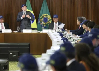 Lula critica Trump, defende soberania nacional e cobra regulamentação das Big Techs