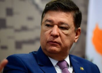 Oposição assume comando da CPMI sobre fraudes no INSS e impõe derrota ao governo