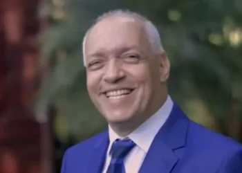 Vídeo de bispo Eduardo Costa usando peruca e roupa íntima viraliza