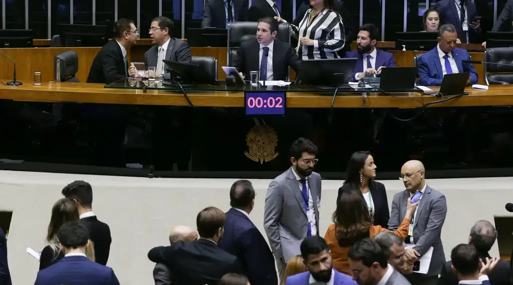 Câmara dos Deputados aprova PL que protege crianças e adolescentes no ambiente digital