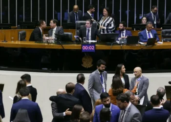 Câmara dos Deputados aprova PL que protege crianças e adolescentes no ambiente digital