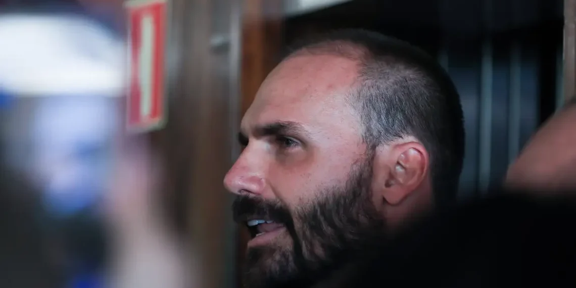 Eduardo Bolsonaro solicita exercer mandato dos Estados Unidos e acumula faltas não justificadas