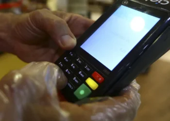 Golpe da maquininha adulterada se espalha pelo país e causa prejuízos de até R$ 28 mil em poucas horas