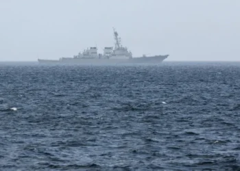 EUA enviam destróieres e reforçam pressão militar contra regime de Nicolás Maduro